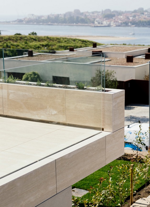8coeng_oporto_house.jpg